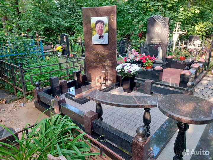 Установка памятников из гранита под ключ