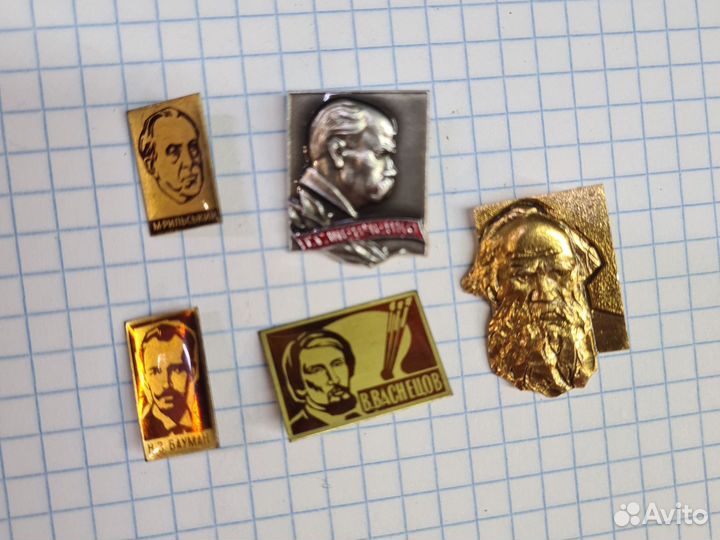 Значки Писатели за 1шт