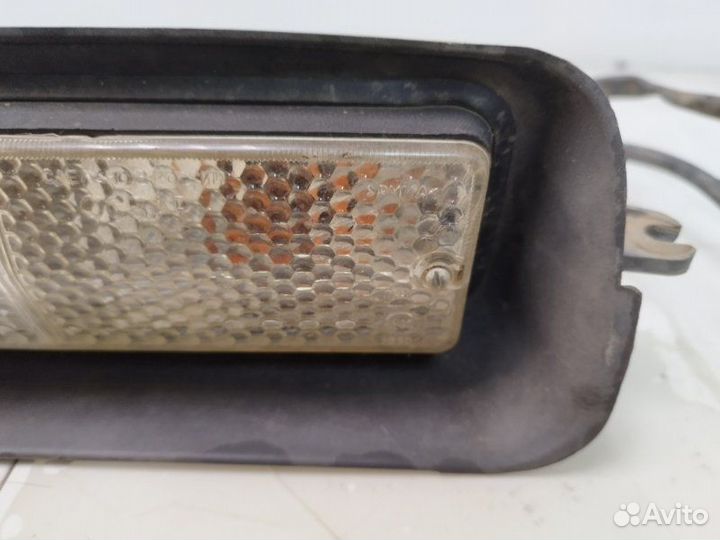 Поворотник передний левый Лада 2121