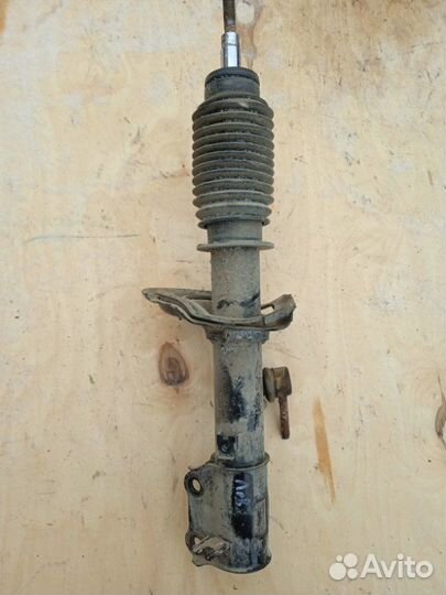 Стойка подвески передняя левая Kia Rio 3 G4FC 2016