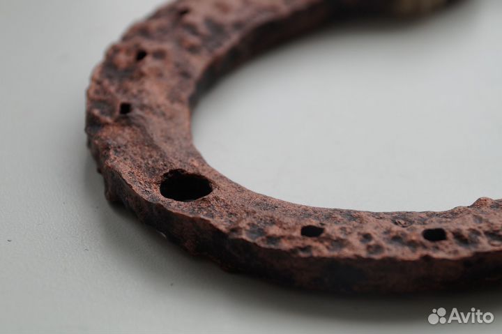 Древняя медная подкова - подарок на годовщину