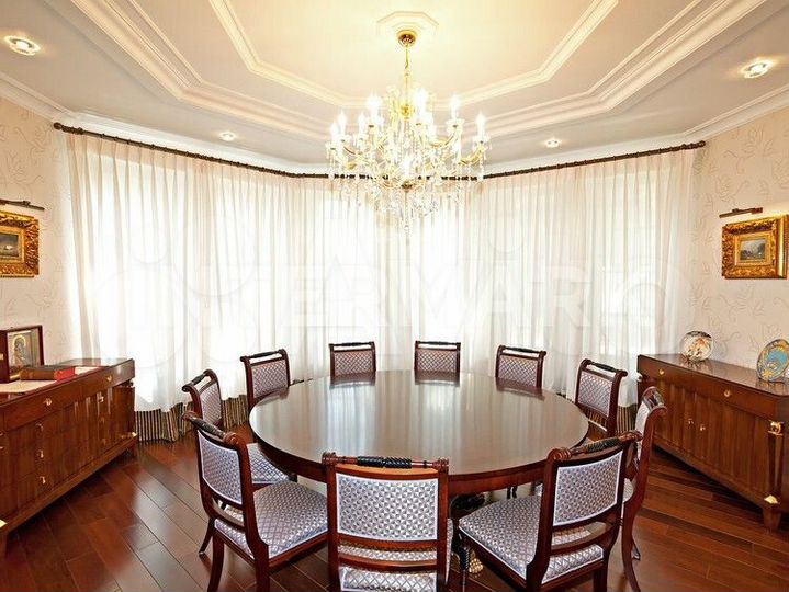 Дом 690 м² на участке 29 сот.