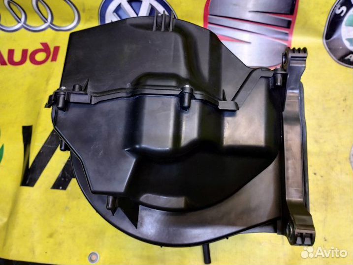 Корпус вентилятора печки Audi A6 универсал 2.8 CCE