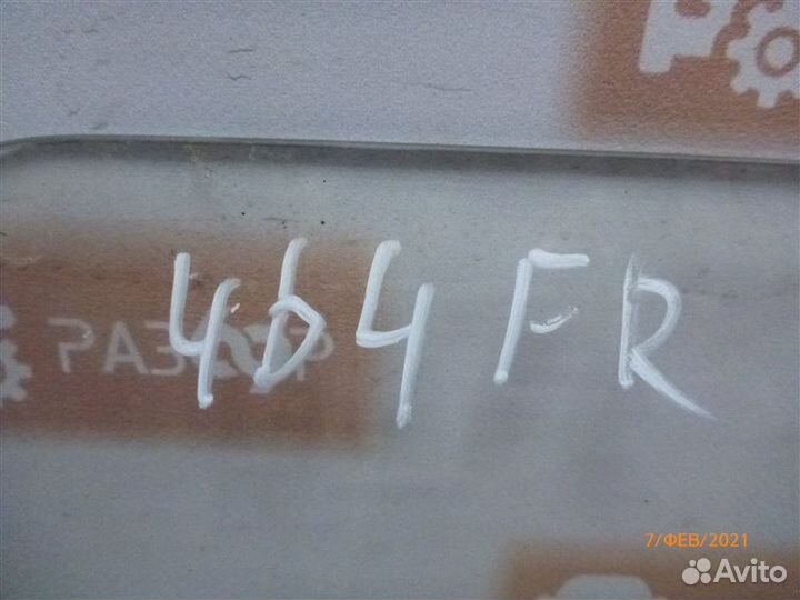 Стекло двери переднее правое Volkswagen Golf MK3