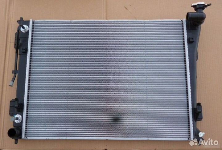Радиатор охлаждения Hyundai Sonata 6
