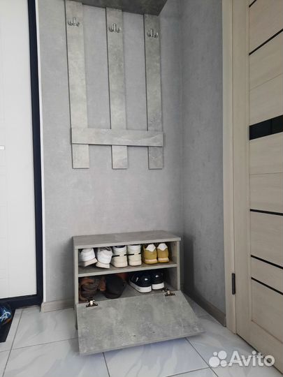 Вешалка в прихожую с обувницей бу