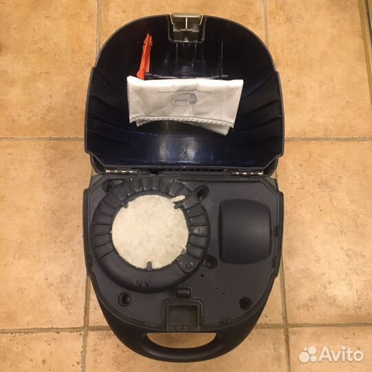 Пылесос Electrolux +паркетная щетка + мешки