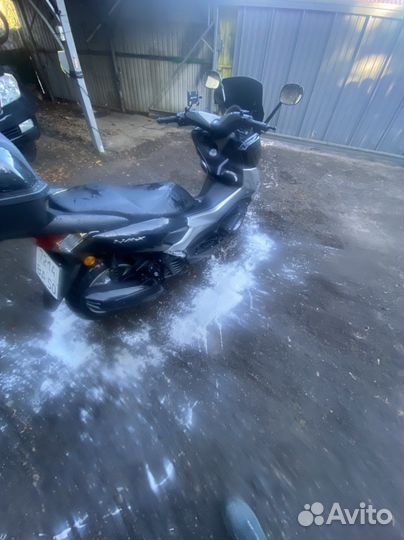 Yamaha n max 125