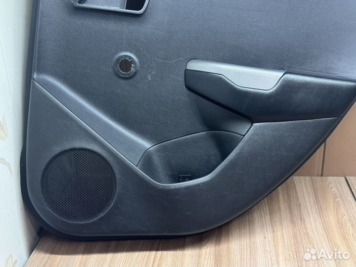 Обшивка задней правой двери Kia Rio 3