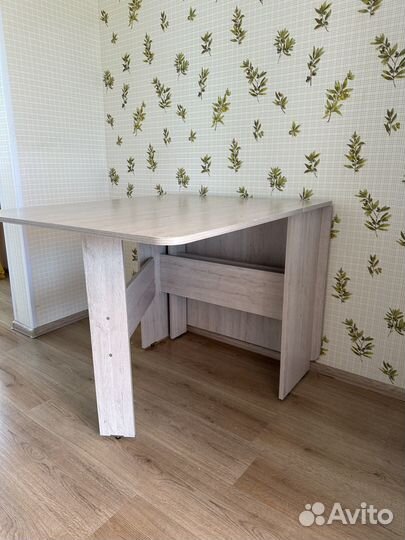 Стол книжка белый