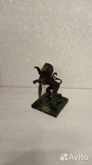 Пресс-папье лев со щитом