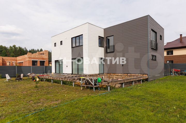 Коттедж 204 м² на участке 11 сот.