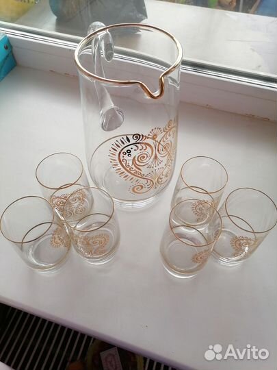 Кувшин со стаканами