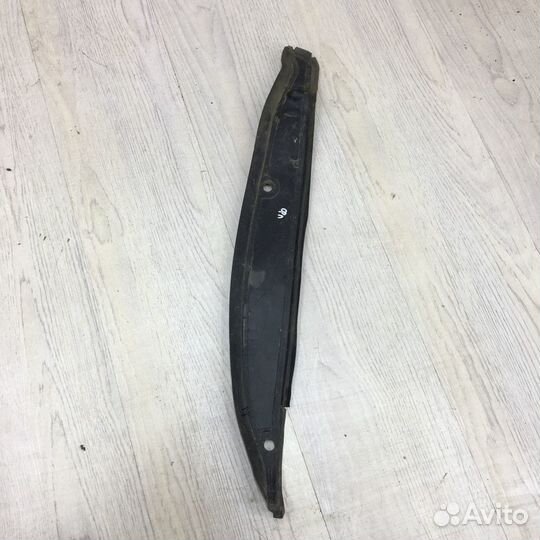 Пыльник между крылом и дверью Упорная планка перед