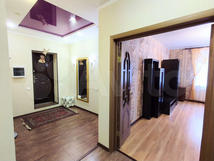 2-к. квартира, 74 м², 3/10 эт.