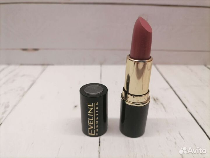 Увлажняющая помада для губ с витам:с,e eveline 302