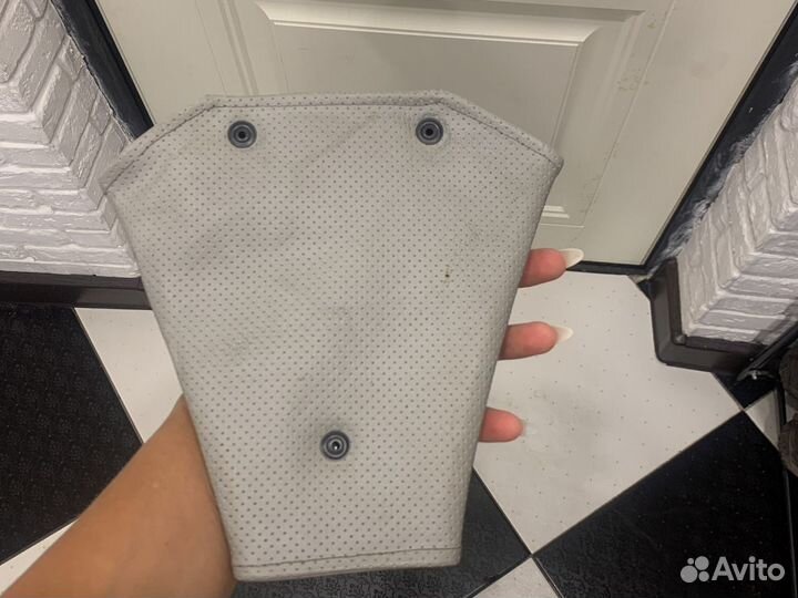 Автомобильный треугольник кожа