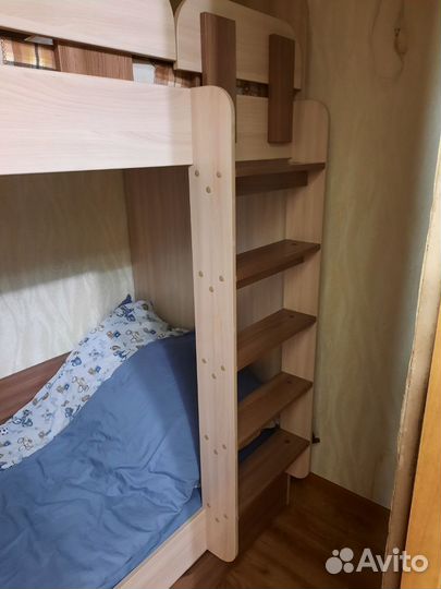 Двухъярусная кровать