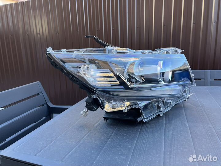 Фара Toyota Prado 150 (правая)