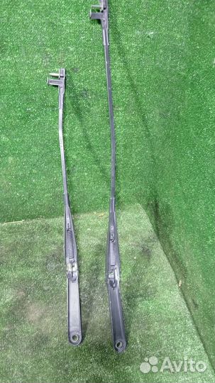 Поводок стеклоочистителя переднего Ford Focus