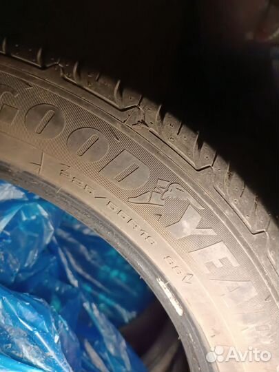 Goodyear EfficientGrip Performance SUV 225/55 R19 99V