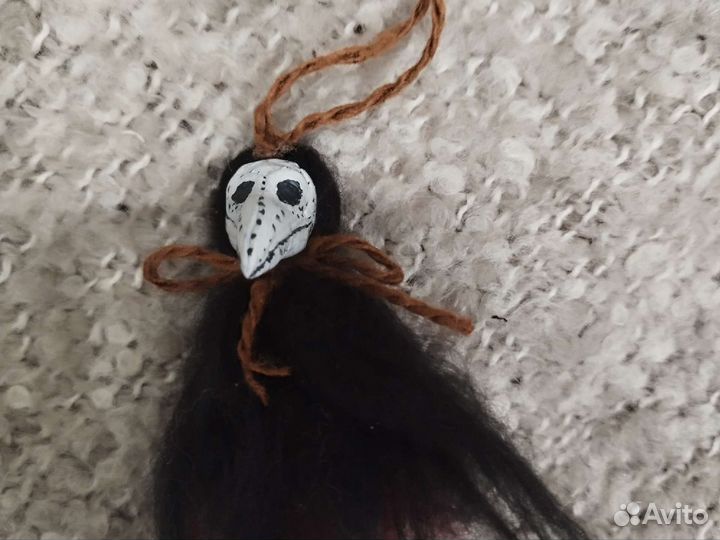 Брелок чумной доктор