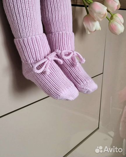 Шапочка и пинетки-носочки для новорожденного