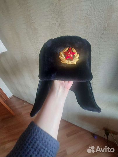 Шапка- ушанка кожаная с какардой