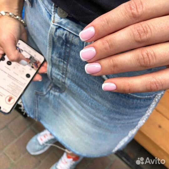 Маникюр и педикюр в студии