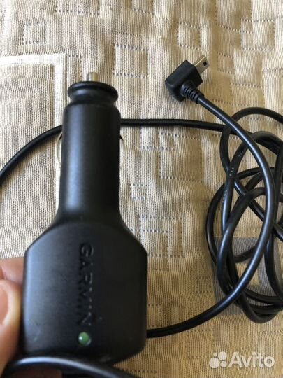 Зарядное устройство в автомобиль