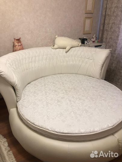 Круглая кровать матрасом