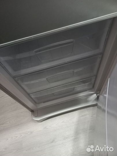 Холодильник бу Indesit