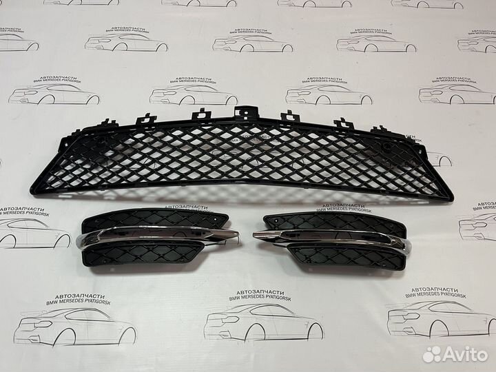 Комплект решеток бампера Mercedes W204 AMG рестайл