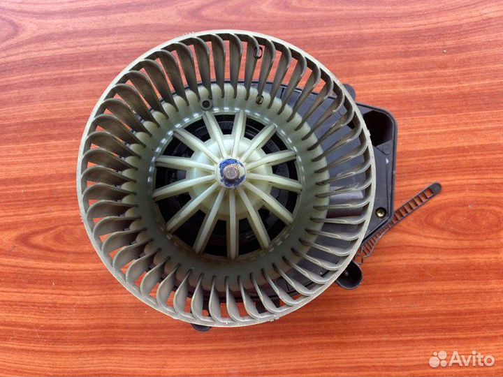 Моторчик печки Vw Passat B5+ AVB