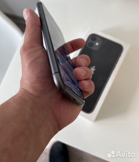 Телефон iPhone 11 64gb