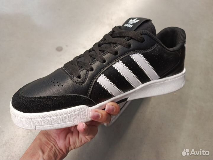 Кроссовки Adidas tyshawn