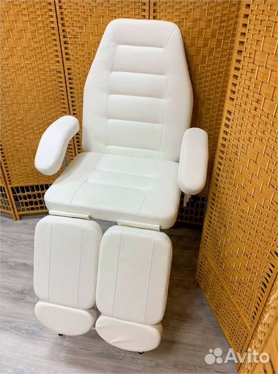 Косметологическое кресло. Педикюрное кресло