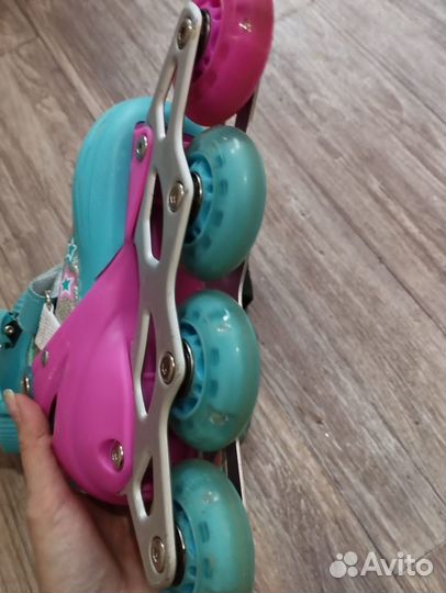 Комплект : коньки, шлем, защита