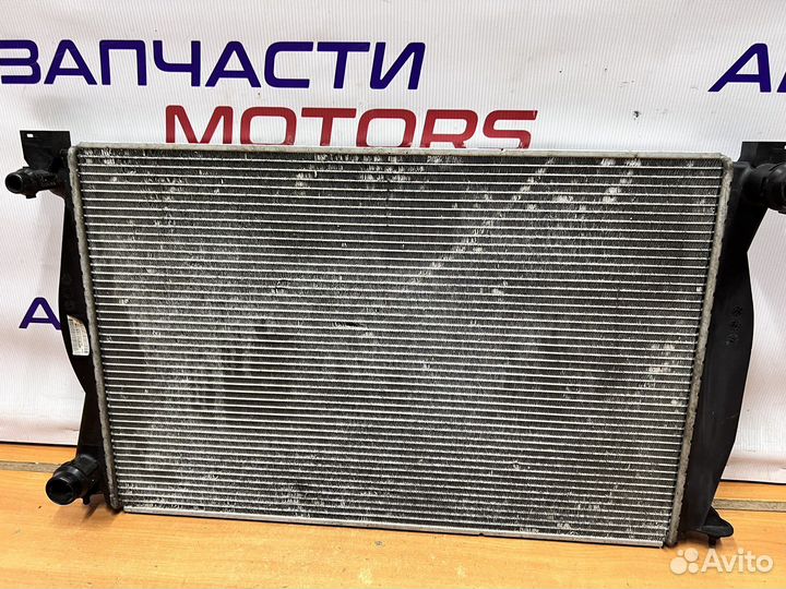 Audi A6 C6 Радиатор охлаждения двигателя