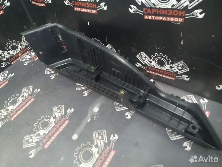 Кронштейн полки Mazda 3 bk Хэтчбек