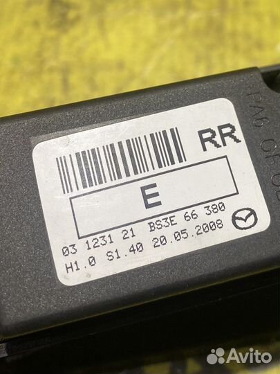 Задняя правая кнопка стеклоподъемника Mazda 3 BK