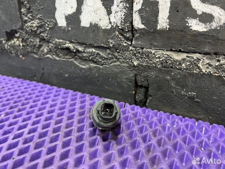 Датчик давления масла Nissan X-Trail NT31-006535