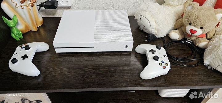 Xbox one s 2 геймпада 1tb