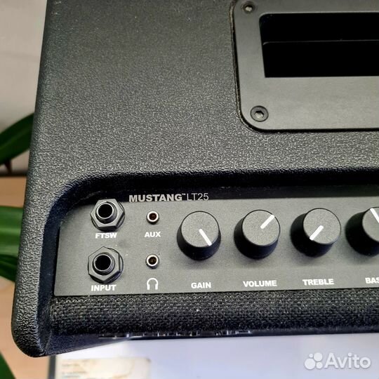 Комбик Fender-mustang lt-25