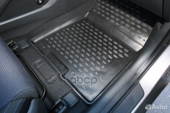 Комплект резиновых автомобильных ковриков 3D в