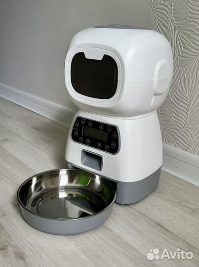 Автокормушка для кошек Elf 3,5 л. Новая