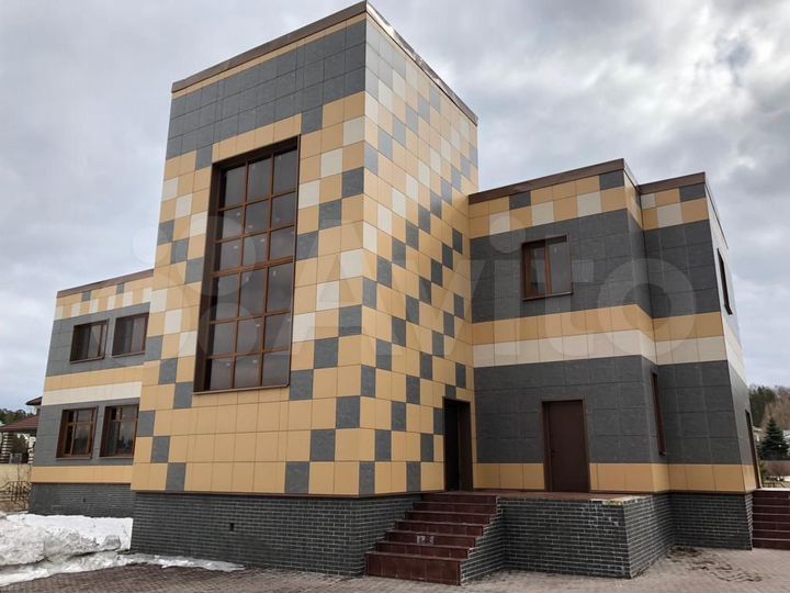 Здание под гостиницу, общепит, магазин, 370 м²