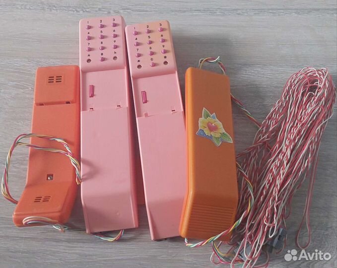Игрушечные телефоны