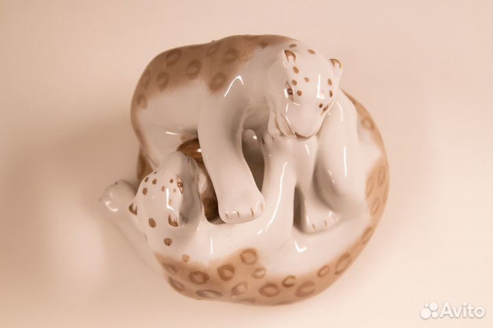 Фарфор.Глазурь. Вербилки. Схватка леопардов