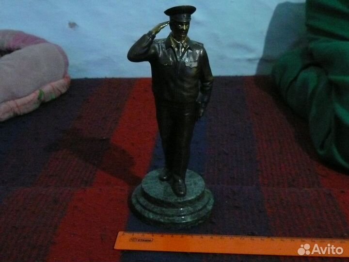 Бронзовая статуэтка мвд майор